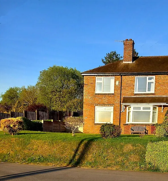 SUNSET VIEW, Comfortable spacious house in the beautiful County of Staffordshire - Image 1