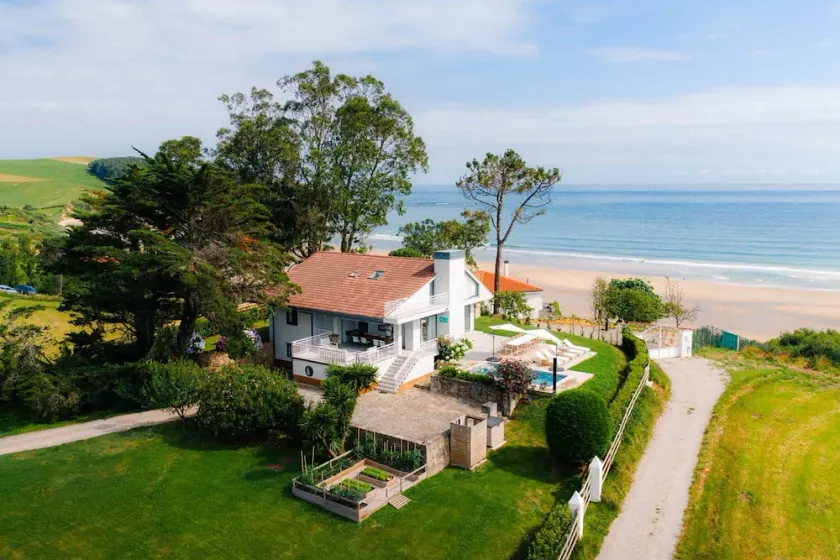 Wishome-Villa on the beach with private pool for cooler vacations - Image 1