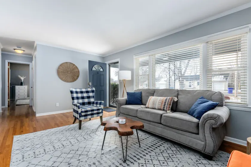 ~Cozy & Family Friendly Home~  Game Room | Self Check-in | FAST WiFi| - Image 1