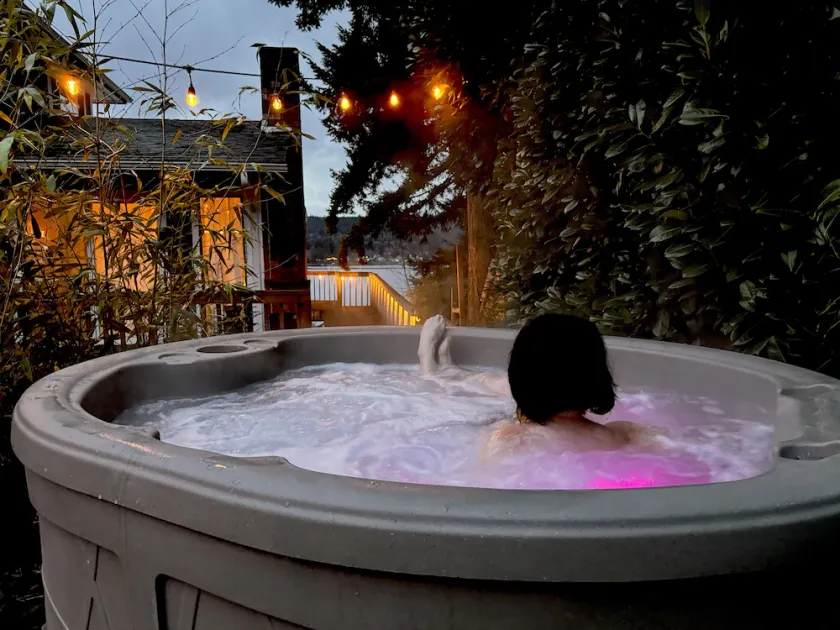 Chico Bay Inn Garden Suite:Beach•Hot Tub•Kayaks•Fire Pits•Ferry-Downtown Seattle - Image 1