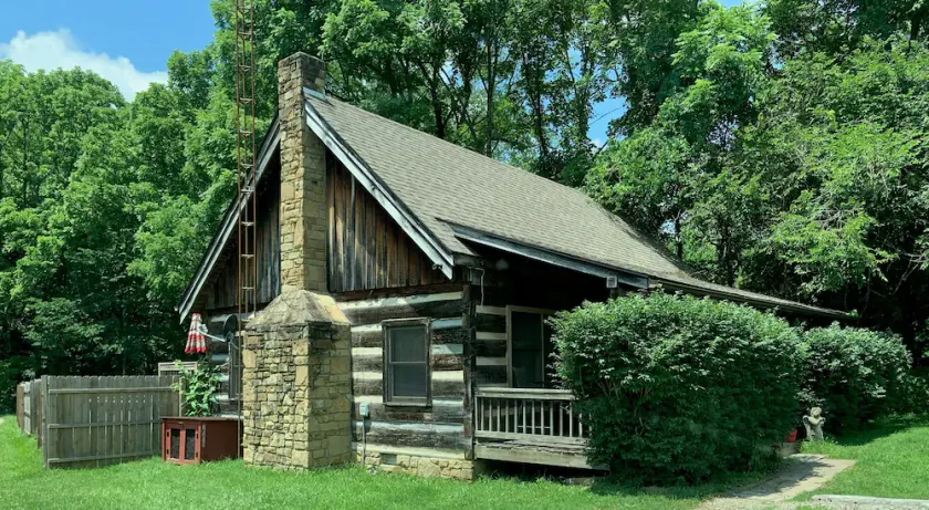 Log cabin, pets, close to Nashville. - Image 1