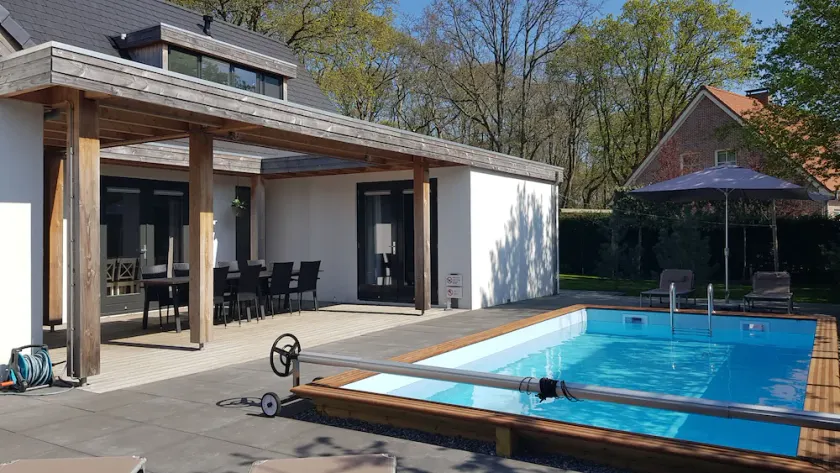 Luxurious vacation villa for 10 people with heated pool and sauna in a dream location - Image 1
