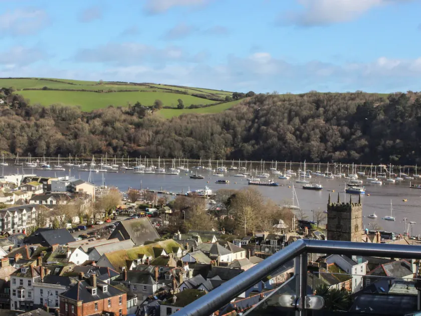 WINDWHISTLE, country holiday cottage, with a garden in Dartmouth - Image 1