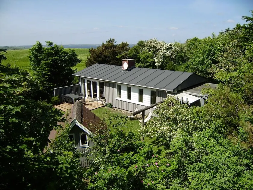 Flade/Mors. Sommerhus i fredet natur grund. Stedet for naturelskere. - Image 1