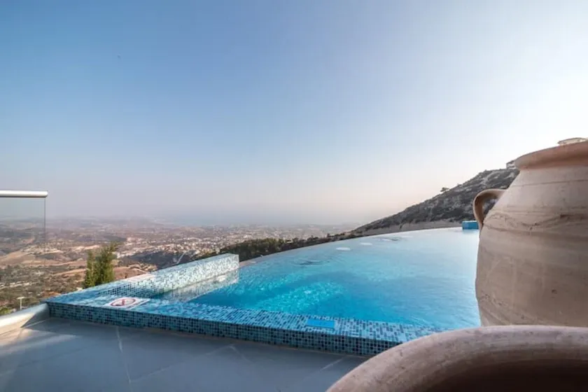 Oceania -Modern villa with infinity pool - Image 1