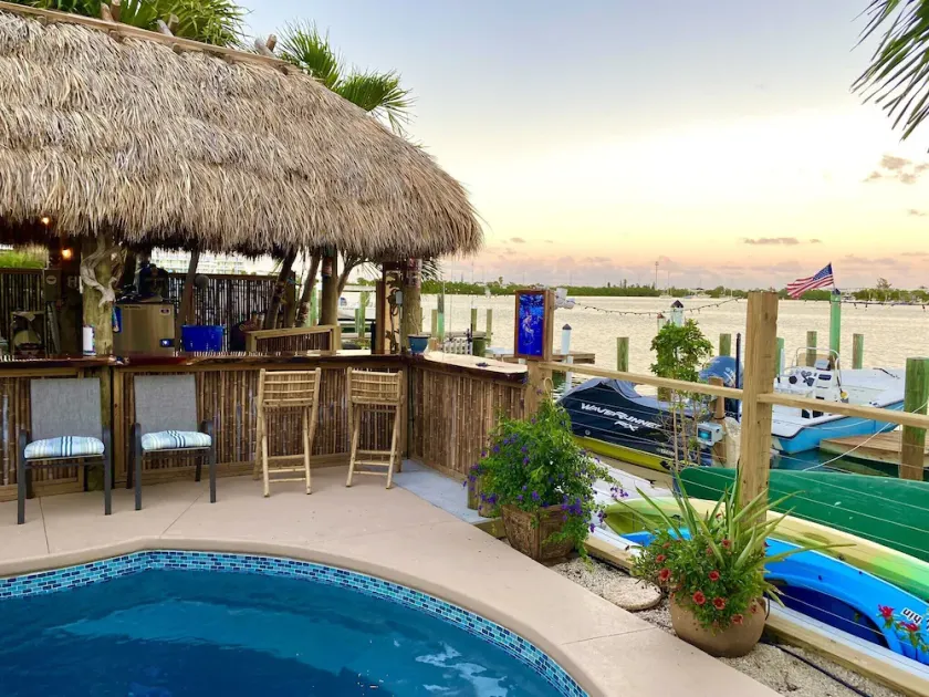 CLEAR water views @Tiki haven! Quick ocean access, Pool, HotTub, FUN! FREE ICE! - Image 1