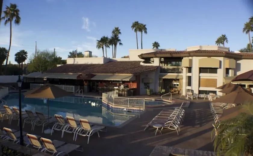 Scottsdale Spacious 2BR Condo with Heated Swimming Pool - Image 1
