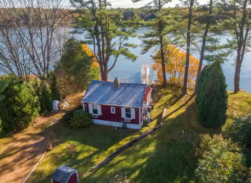 Cozy Waterfront Cottage in Harpswell, Maine - Image 1