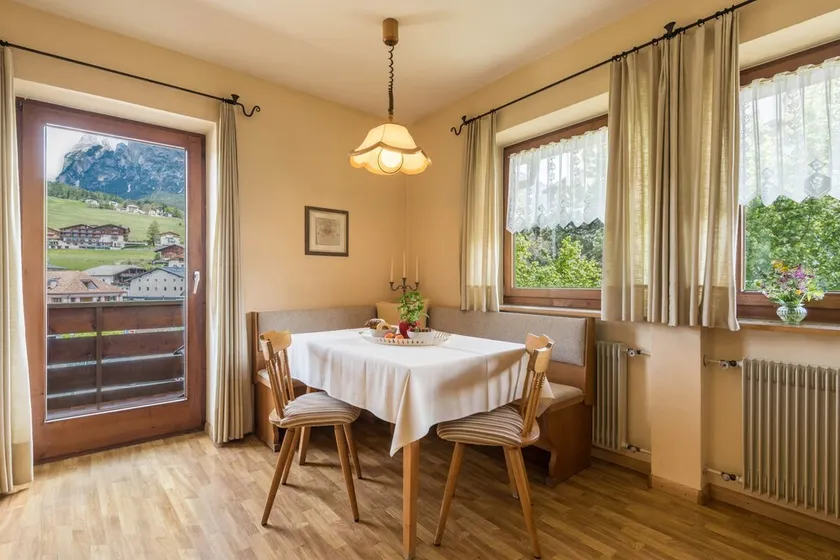 Apartment '4 Vikoler' with Stunning Schlern View, Large Sun Terrace, Wi-Fi, Garden, Balcony - Image 1