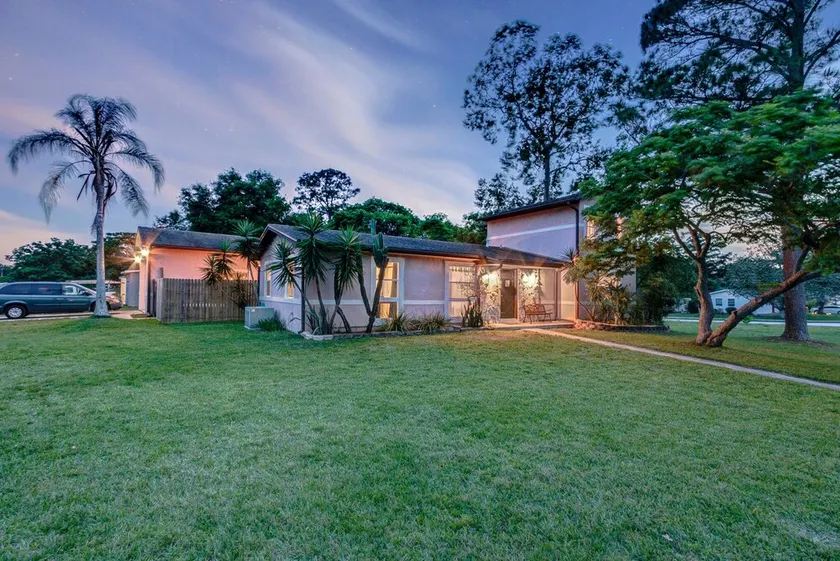 SEPTEMBER /OCTOBER FALL Specials-Welcome! 2 story in Deltona, FL-Nice retreat, - Image 1