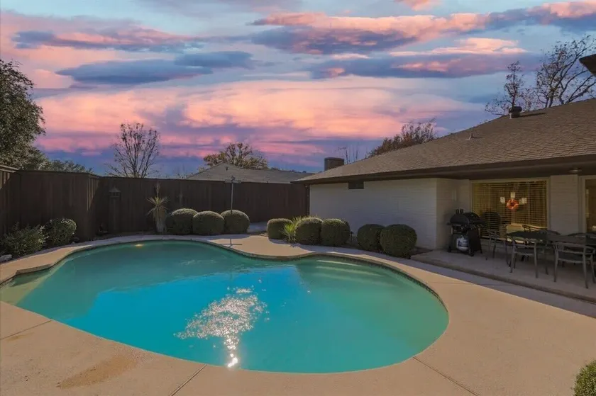Spacious and Modern Home with Private Pool - Image 1
