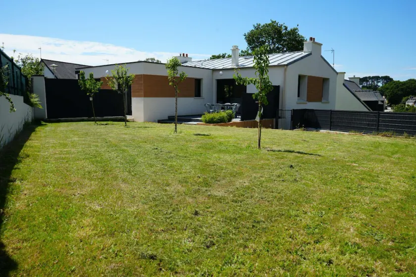 Contemporary house at the gates of Brest - Image 1