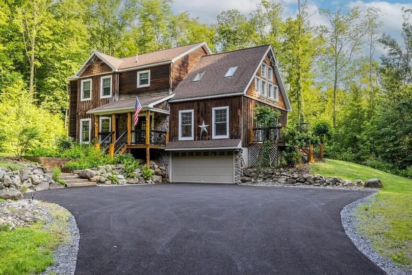 Cozy Adirondack Lodge in Lake George - Image 1