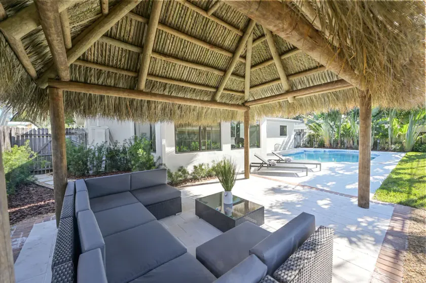 Gorgeous 3B/2B Private Heated Pool mins from the beach - Image 1