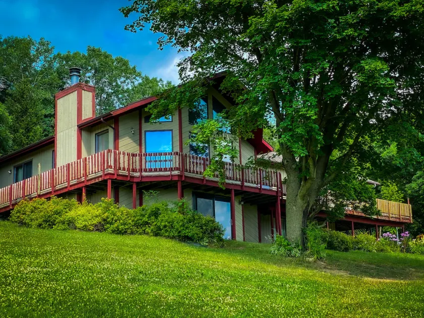 Just rehabbed, amazing views on 300 acre ranch, animals, trails, hottub, pond - Image 1