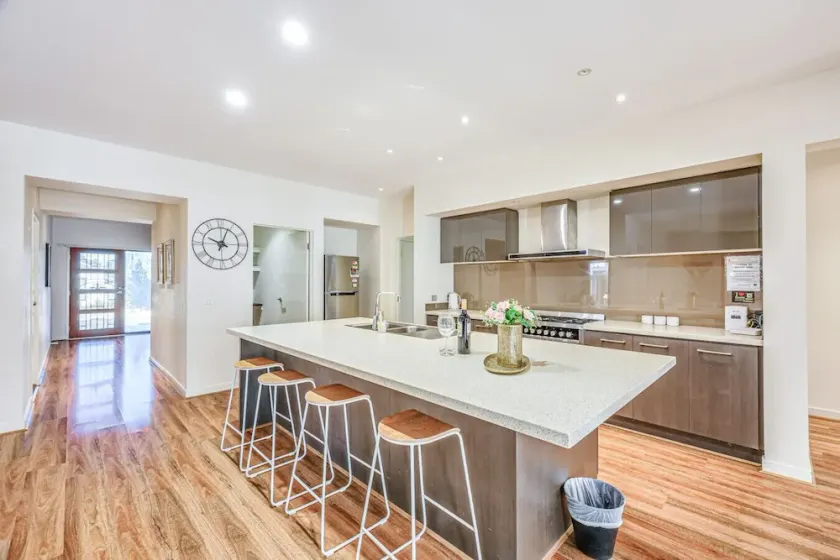 Stylish Luxe House for Big Group at Point Cook - Image 1