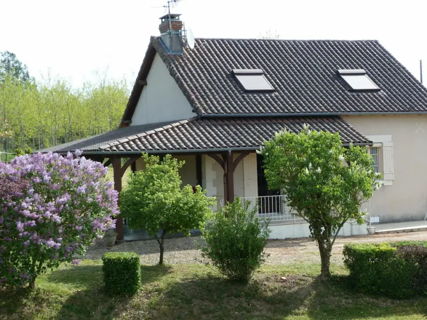 Spacious house with fireplace and large garden in Thiviers - Image 1