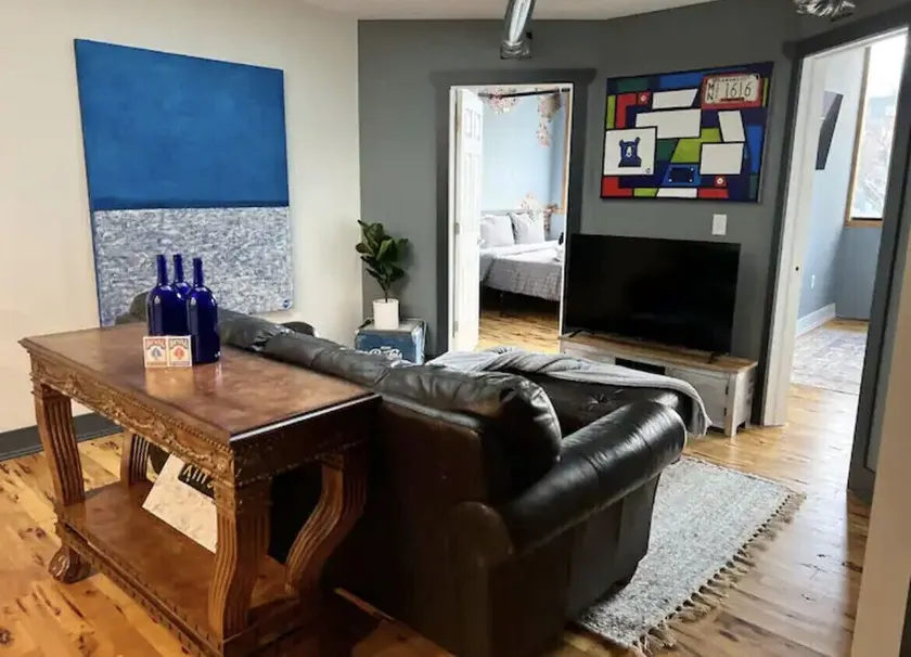 Huge Windows Downtown 2Bd Apt w/ Main Strip Access - Image 1