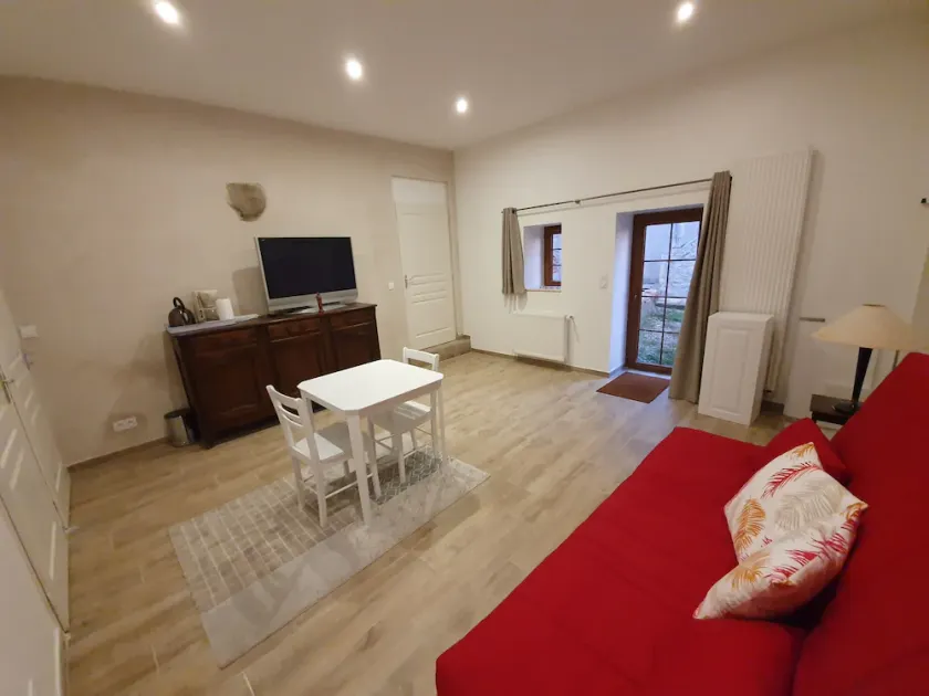 Fully-equipped accommodation in a quiet village near Ambérieu-en-Bugey - Image 1