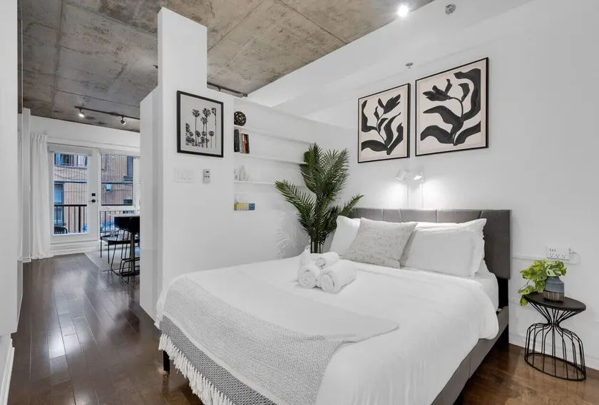 Suite 206 Downtown Montreal | W/ Balcony, Queen Bed, Sofa Bed, Parking & 65` TV - Image 1