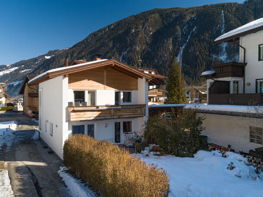 Quietly located home with lots of privacy - Image 1