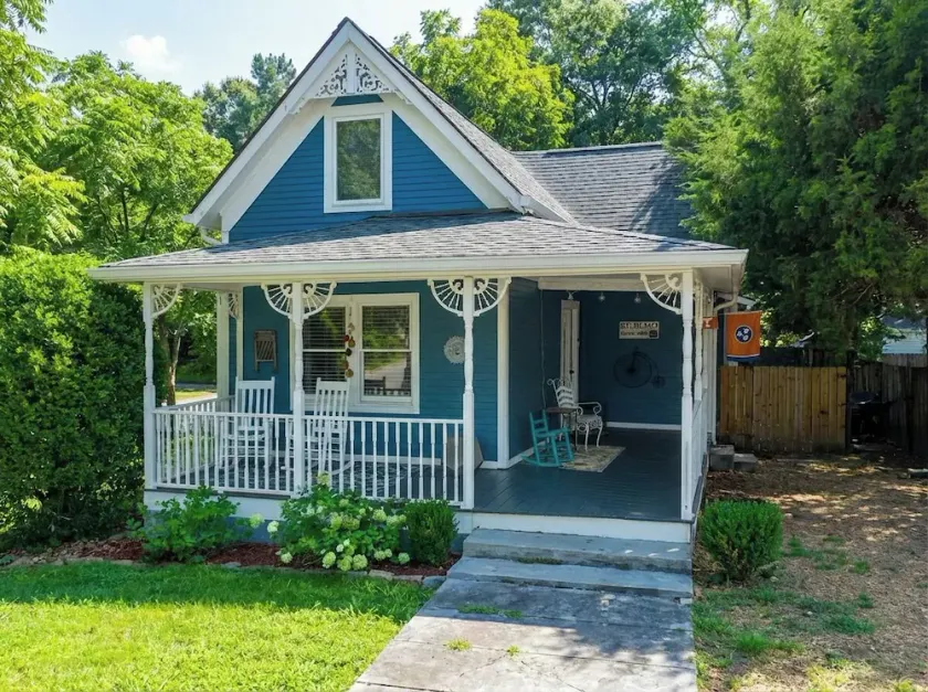 Family And Pet Friendly Bungalow, Kids Corner, Gated Yard And Fire Pit - Image 1