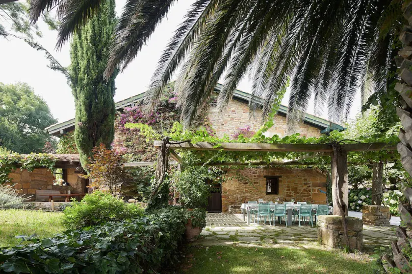 CHARMING HOUSE IN AN UNSURPASSED ENVIRONMENT - Image 1