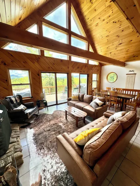 Cozy Secluded Lakefront Chalet With Hottub & Mountain Views  - Image 1