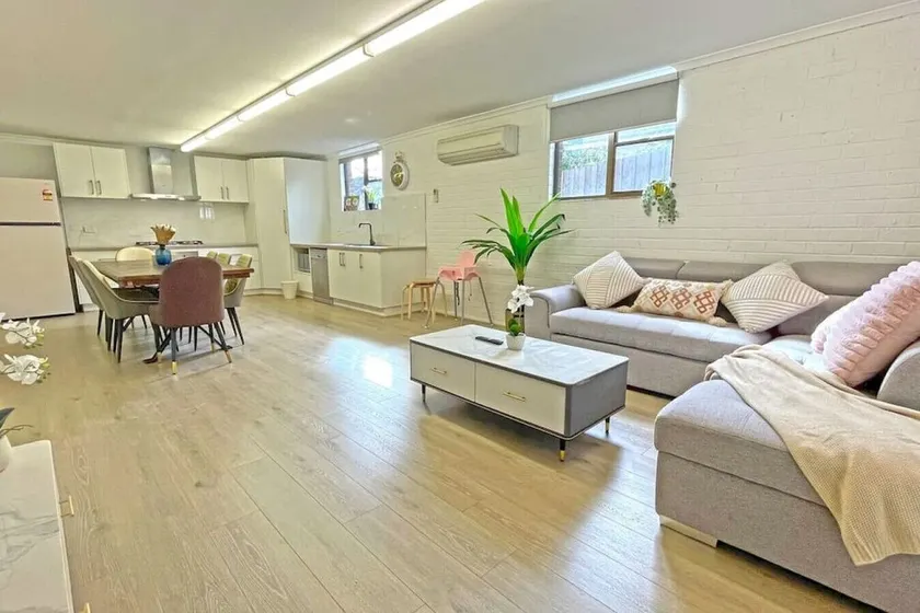 Pet Friendly Well-appointed 3BM Retreat Parking Netflix - Image 1