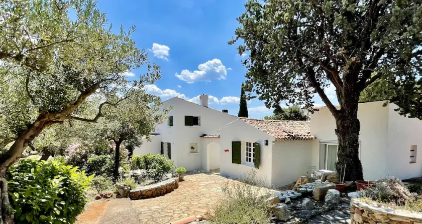 Charming Provencal villa with swimming pool in the heart of olive groves - Image 1