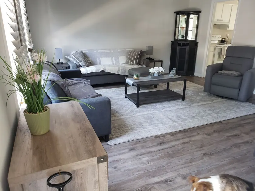 Comfortable 3 Bedroom, 3 Bathroom With Amenities! - Image 1