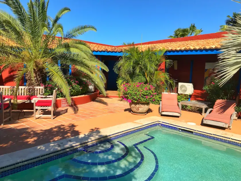 Beautiful Studios with pool super close toPalm Beach bars & restaurants. - Image 1