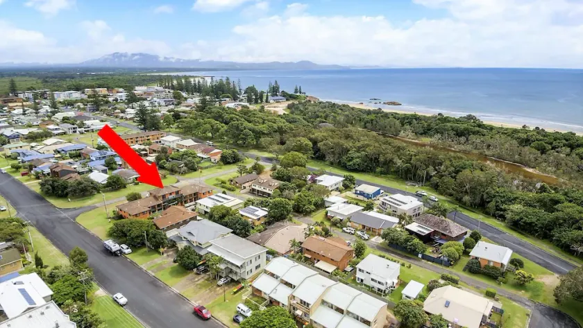 CAMEO COURT UNIT 9 - Beautiful Unit close to town centre. - Image 1