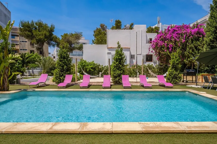 Fantastica villa in posizione centrale con piscina, WLAN e aria condizionata, sono ammessi animali domestici - Image 1