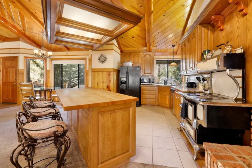 Bearfoot Lodge - Cozy - Your Seasonal Big Bear Escape! - Image 1