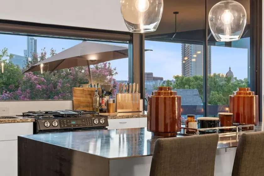 2BR Designer Condo on Trendy East 11th St, Downtown Austin - Image 1