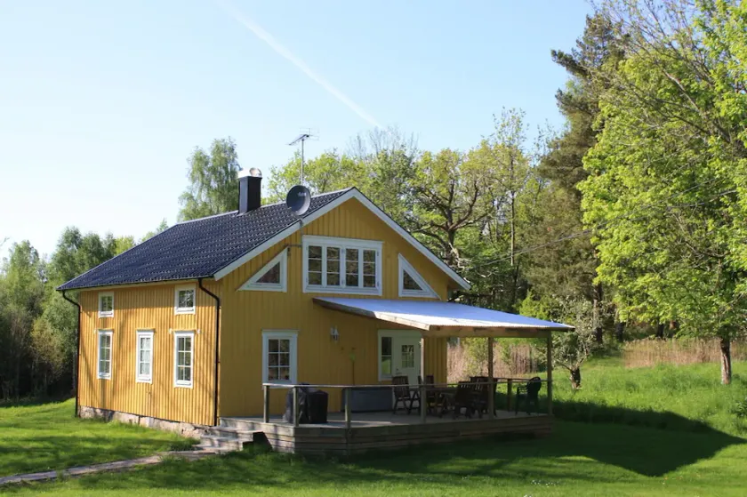 Naturskönt sjöläge med fiske, båt går att hyra. - Image 1