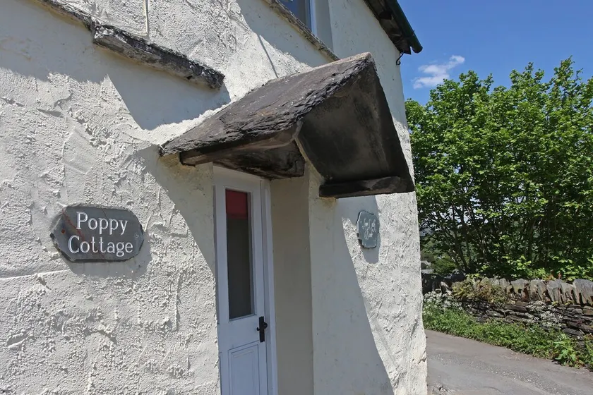 Poppy Cottage, village cottage with lake views - Image 1