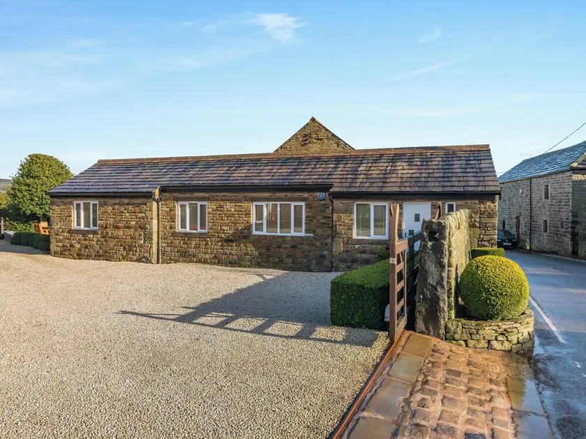 3 bedroom accommodation in Upper Midhope - Image 1