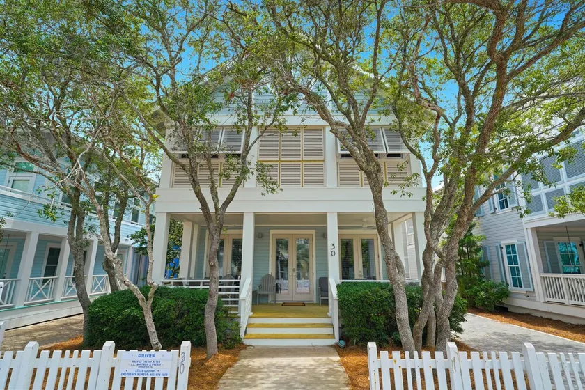 Wow Renovation, Nice Porches, & Tower, 4 Houses to Beach in Seaside + 2 Bikes - Image 1