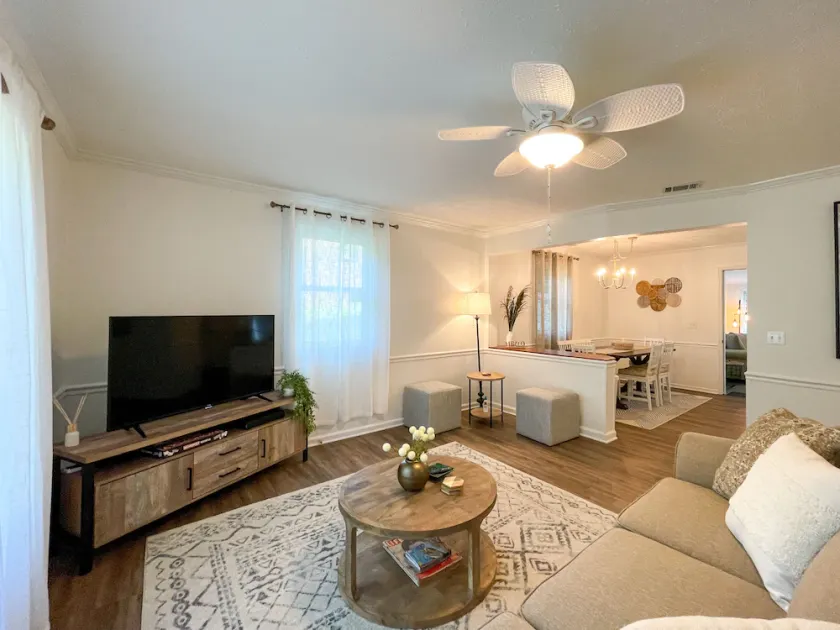Charming Cat Cottage by Walking Trails - Near DWTWN Acworth - Kid Friendly - Image 1