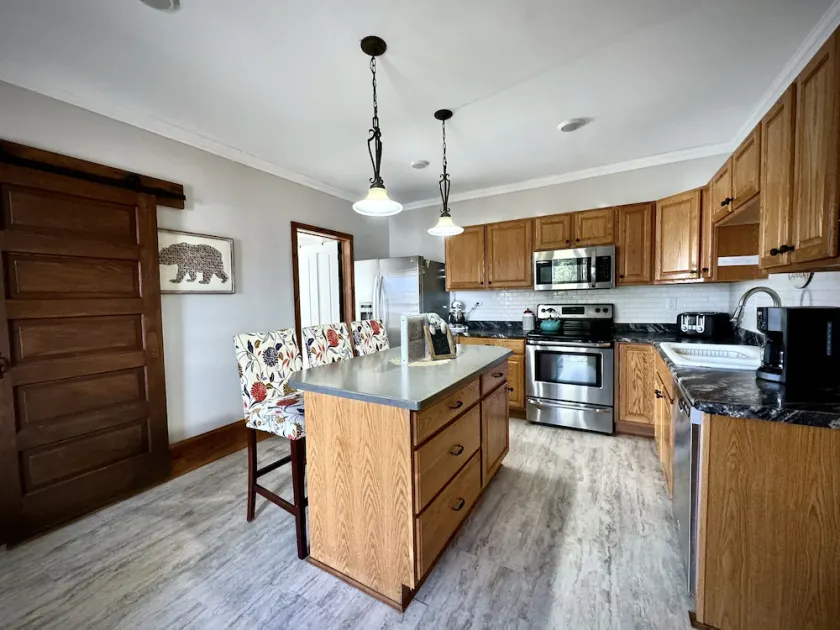  Historic Home Near Wi Dells, Baraboo, Lake Wi & Golf. Event/party/reunion space - Image 1