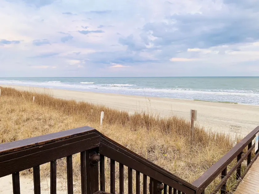 2 bedroom 2 bathroom fantastic getaway with views of ocean from LR & balcony. - Image 1