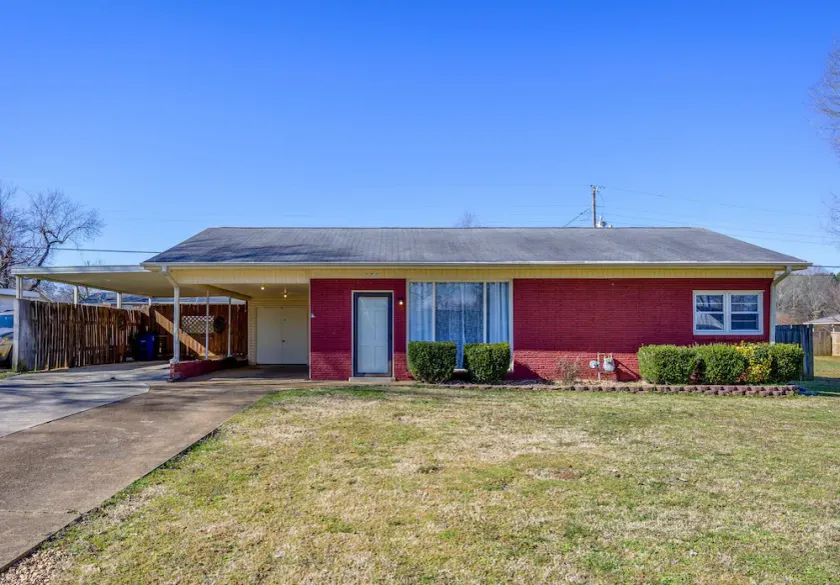 Cheerful Wishes- 3 Bedroom House To Yourself - Image 1