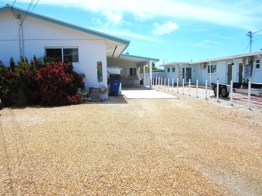 Maria's Neat & Clean. Dock, Near the private Pool Club - Image 1