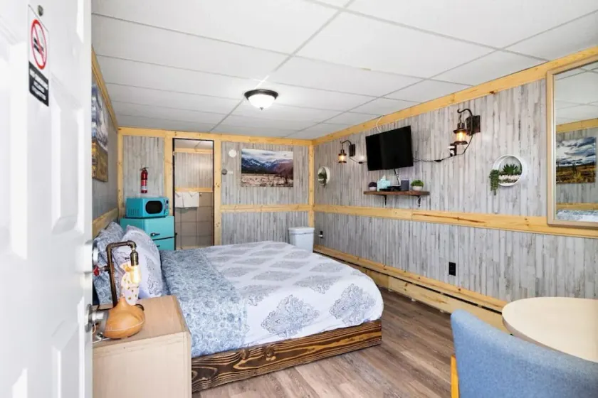 8 Private room in heart of Leadville dog friendly - Image 1