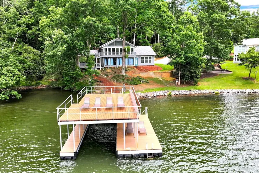 Best Lake Lanier Cove! Great lake views. Huge covered deck. Easy walk to dock - Image 1