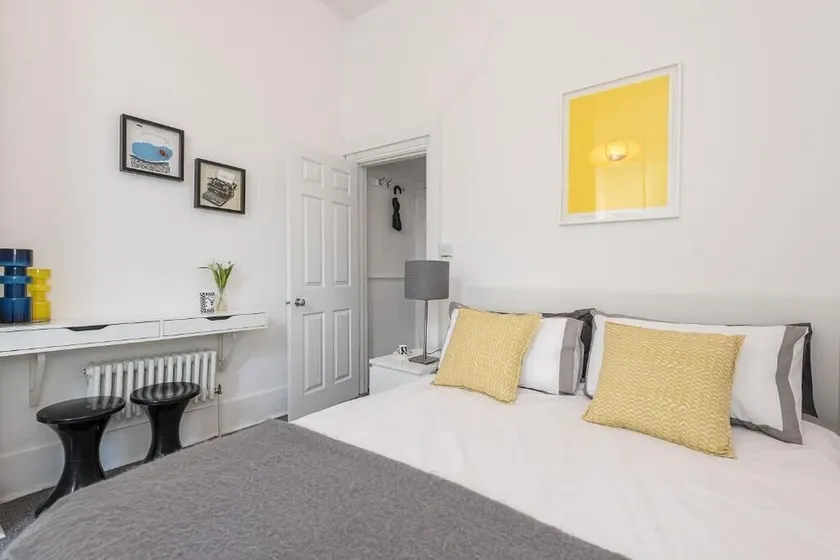 Suite 3 Belsize Park garden flat - Image 1