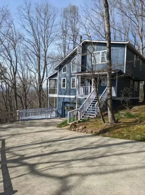 Owl Landing Treehouse retreat with firepit. 12 minutes to Helen & Clarkesville! - Image 1