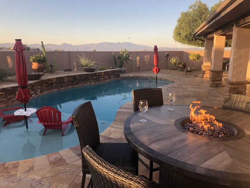Nouvelle maison de piscine Resort personnalisée avec RV Gar. Tout nouveau intérieur / extérieur. - Image 1